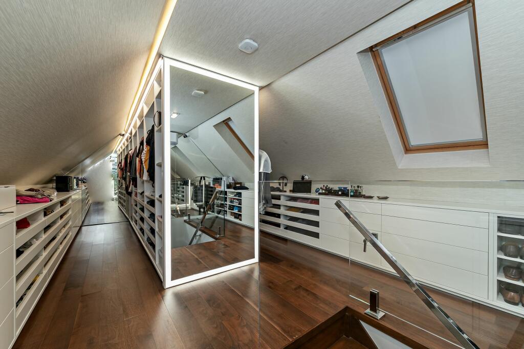 Dressing Room to Bedroom 1