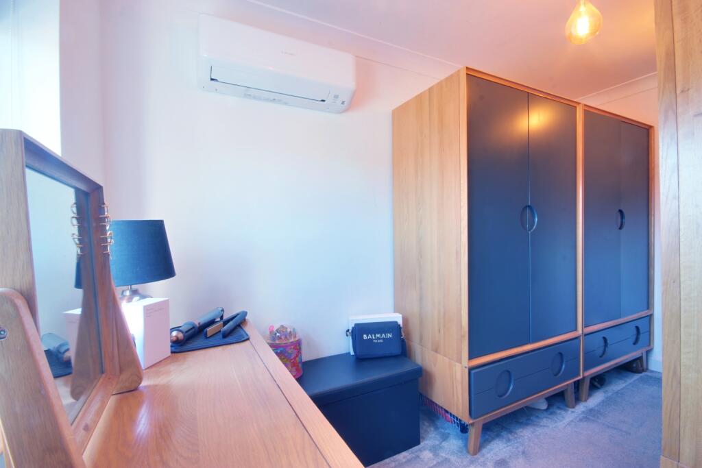 1 Bed 1 Dressing room