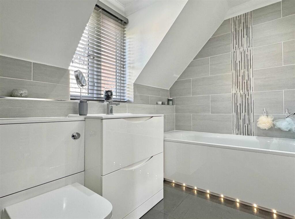 En-Suite b.jpg