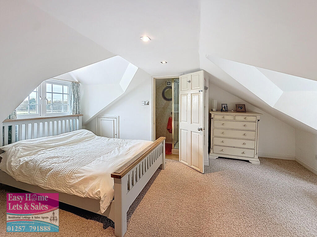 Master Bedroom/En...