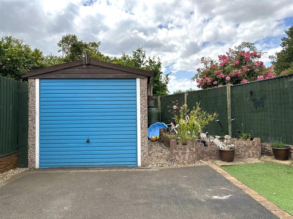 Detached Garage 093