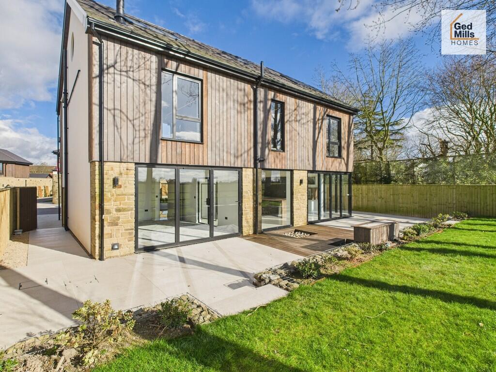 LANDSCAPED REAR G...
