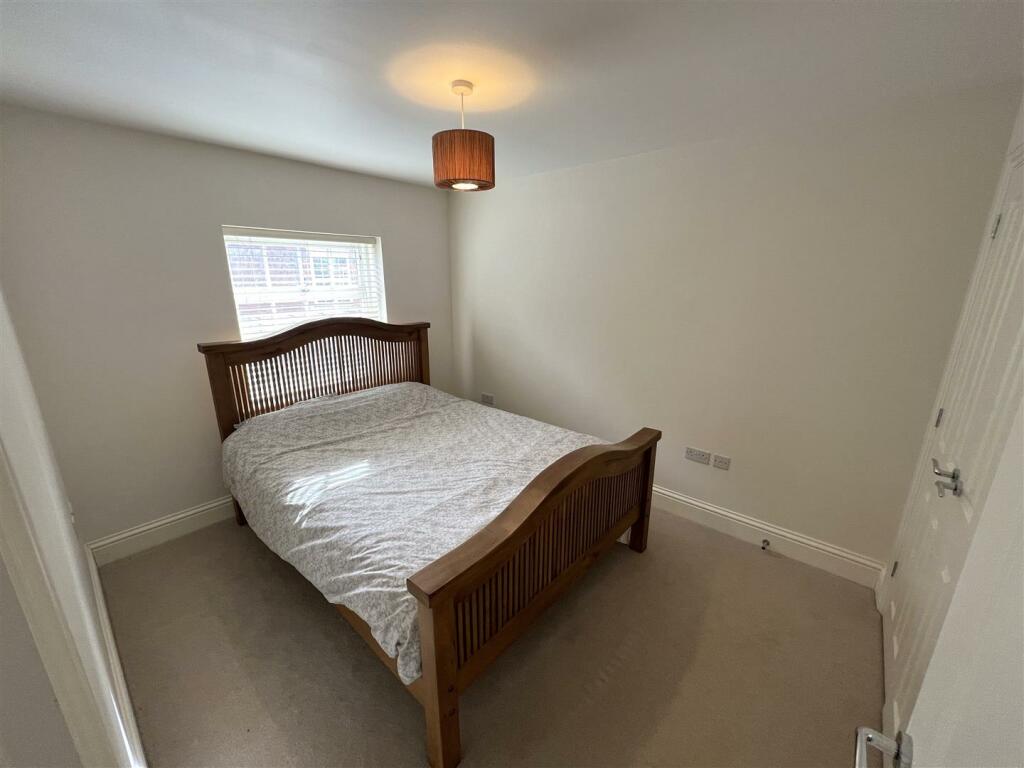 Bedroom 2.JPG