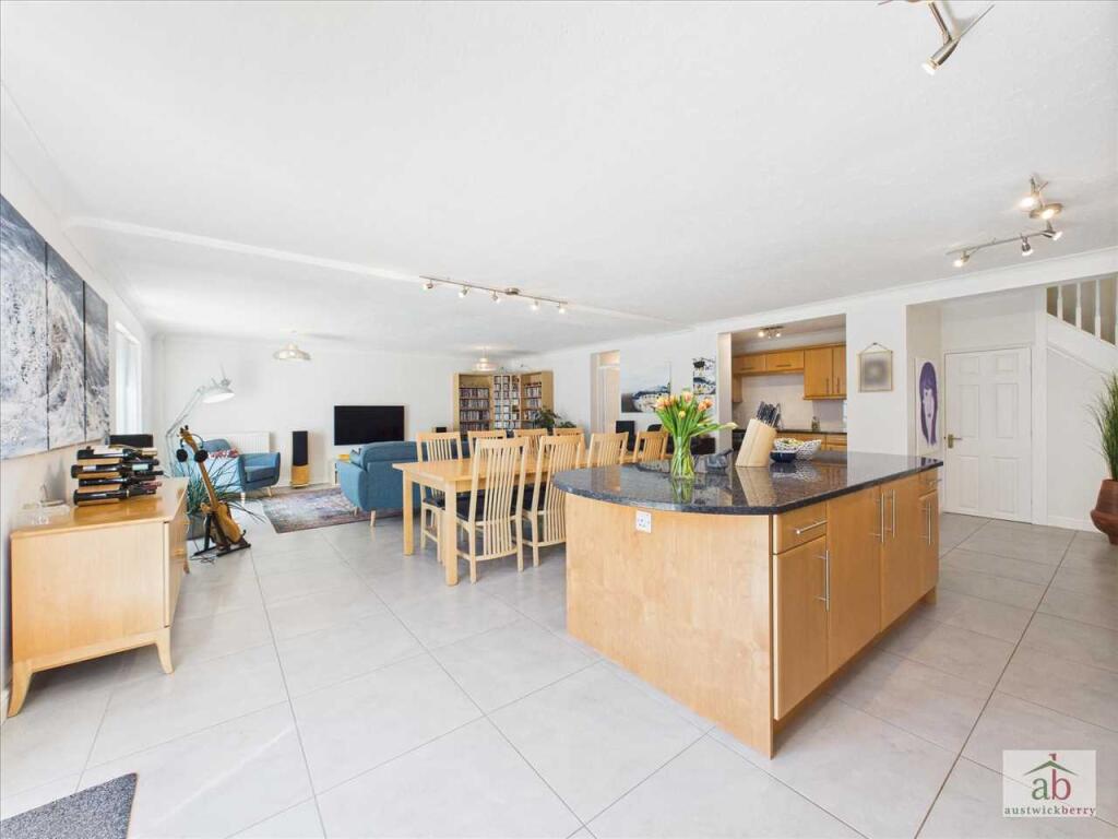 Kitchen/diner/open