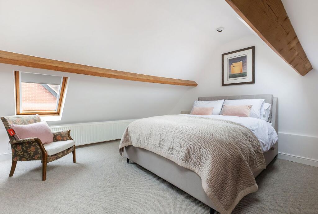 Large double bedroom