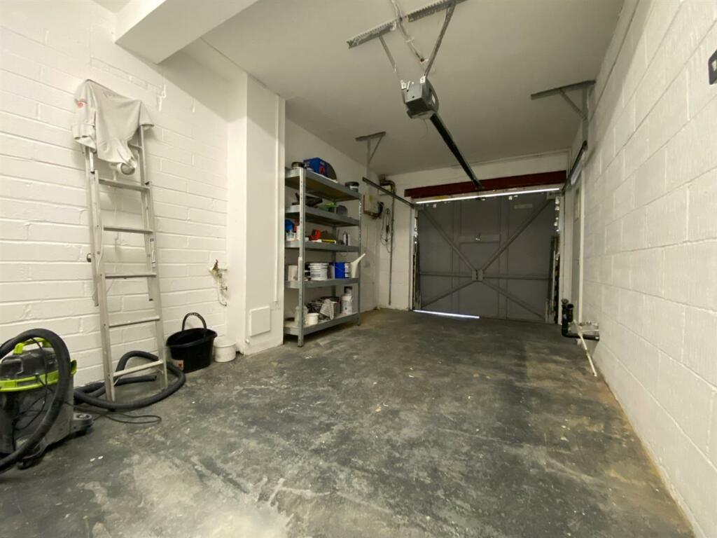 Garage.jpg