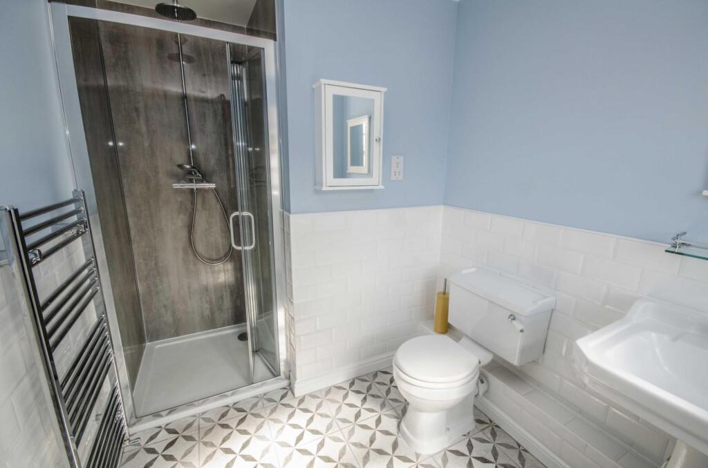 ENSUITE SHOWER ROOM