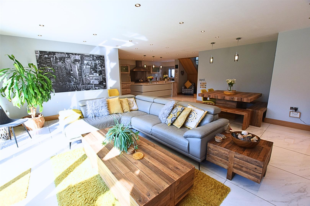 LOUNGE AREA
