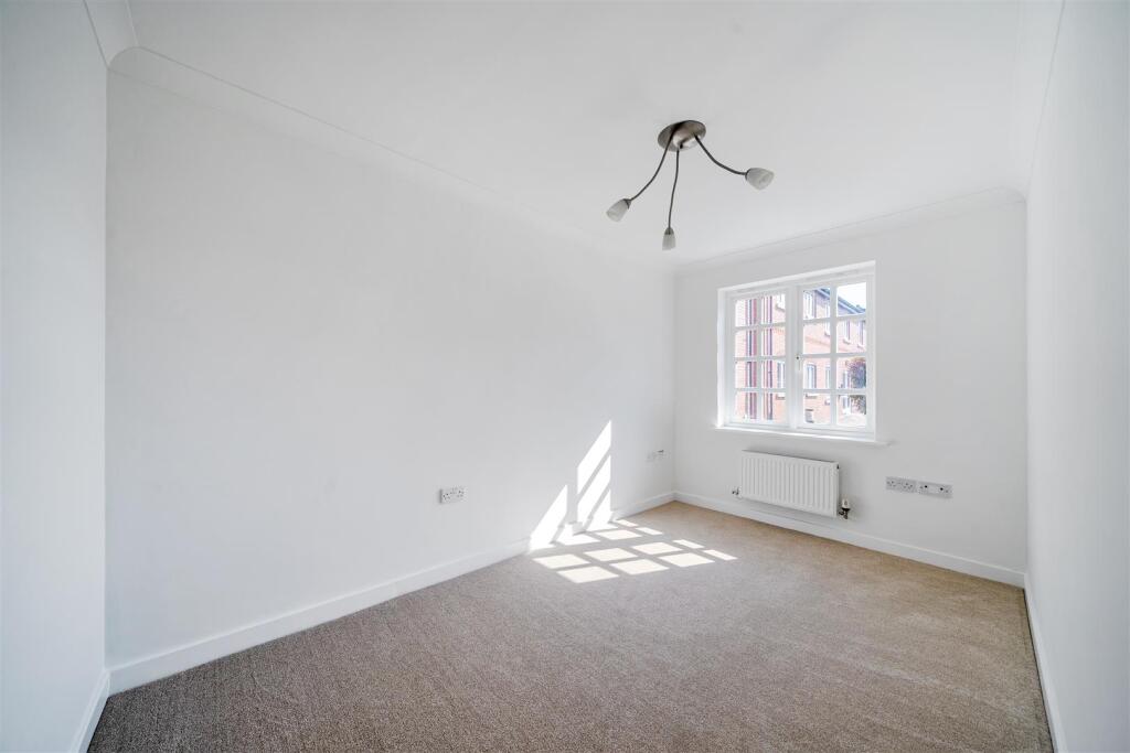 61 Reffield Close, Towcester (7).jpg