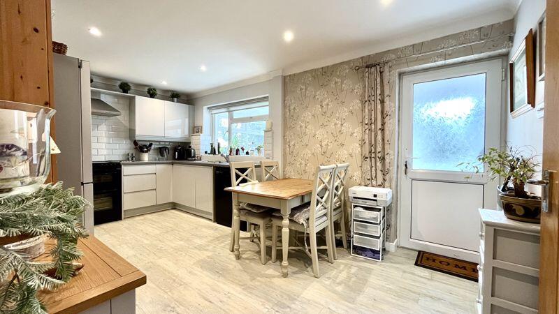 Kitchen Dining Area