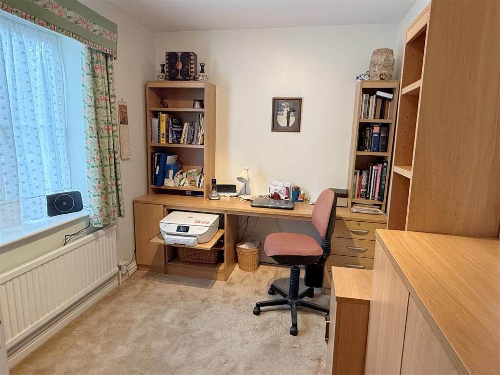 Office 1.JPG