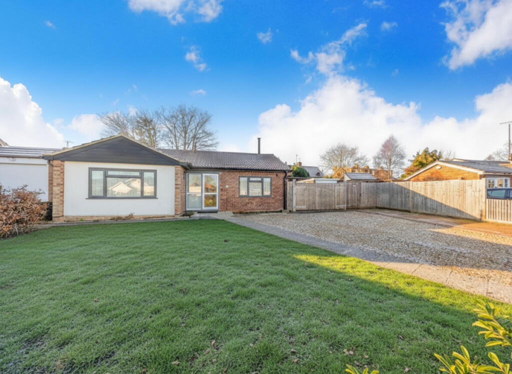 Saffron Close, Reading, RG6