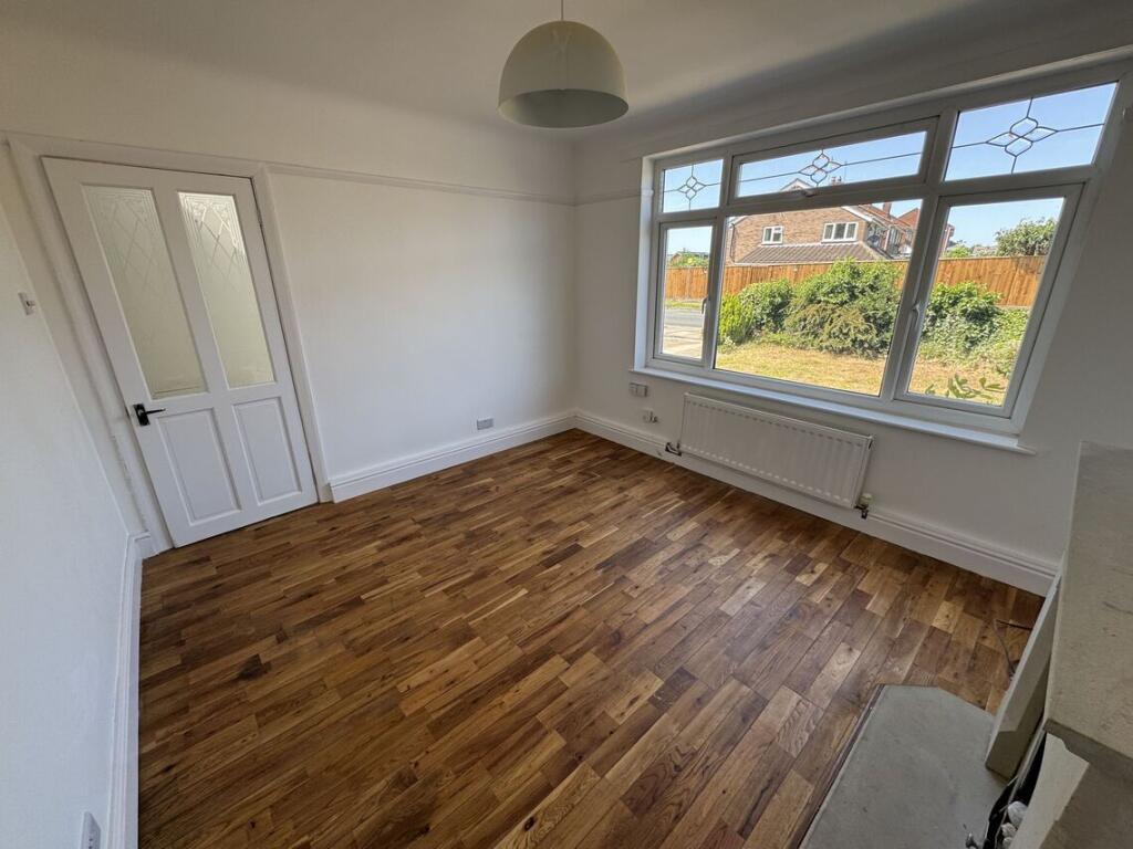 Dining Room (Front)