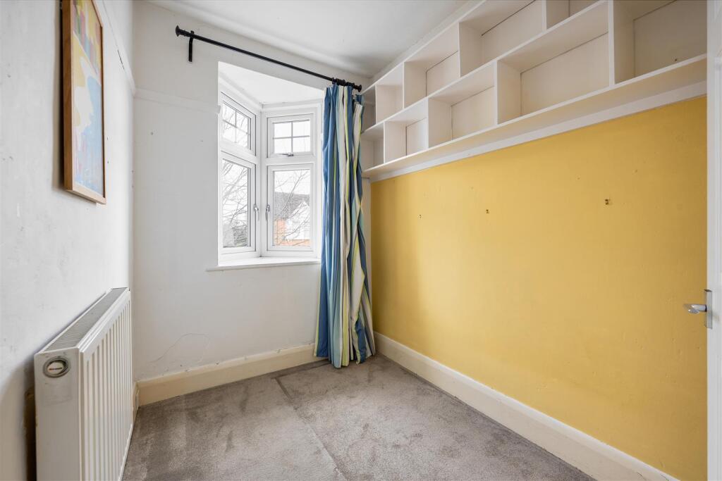 Bisterne Avenue, E17