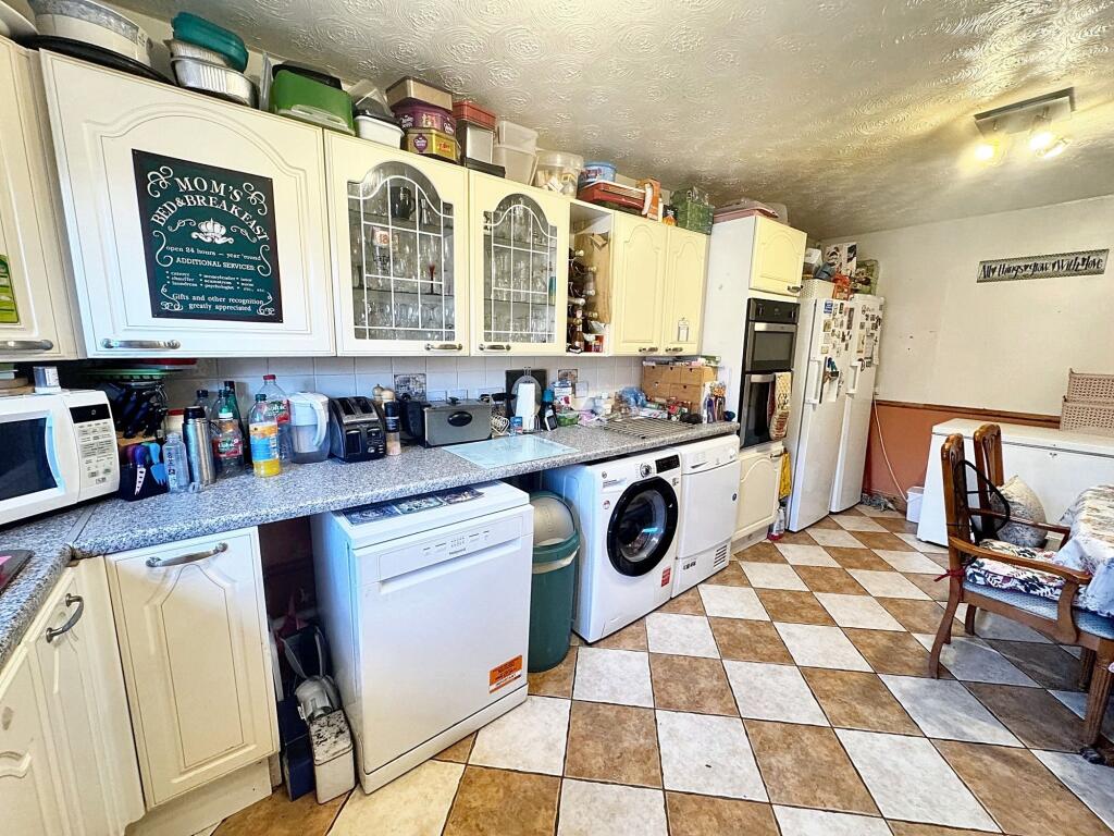 Kitchen/ Dining Room