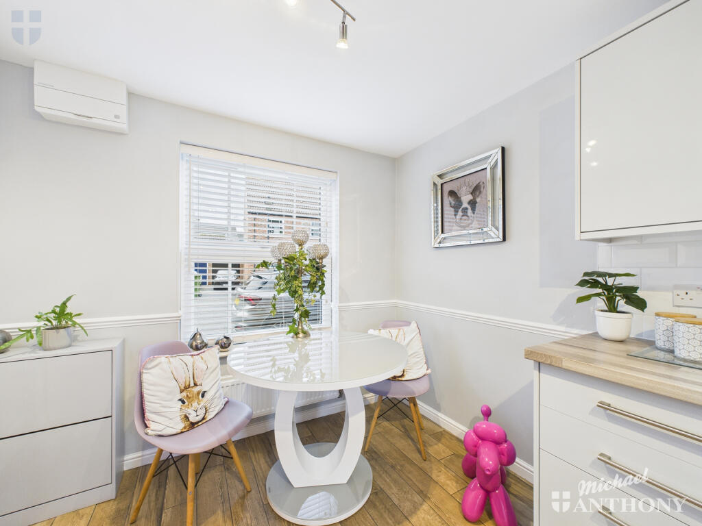 CAM03218G0-PR0837-STILL006