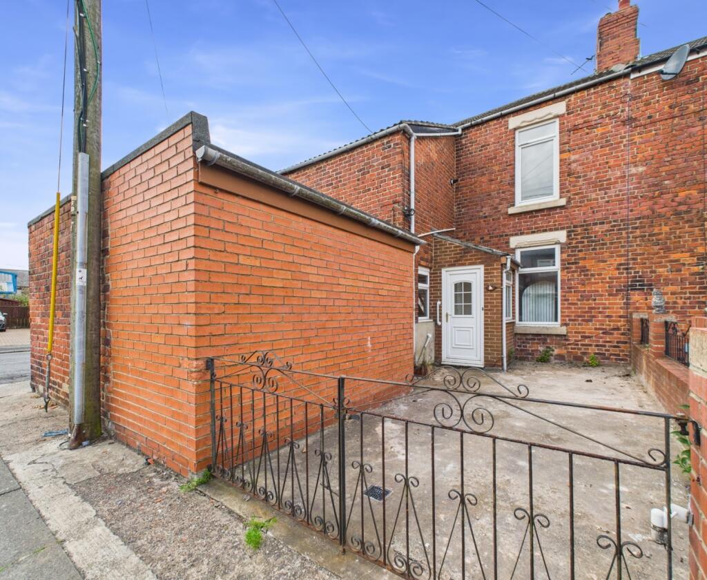 CAM02195G0-PR0073-STILL033