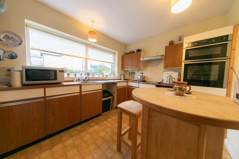 Kitchen &amp; breakfast room