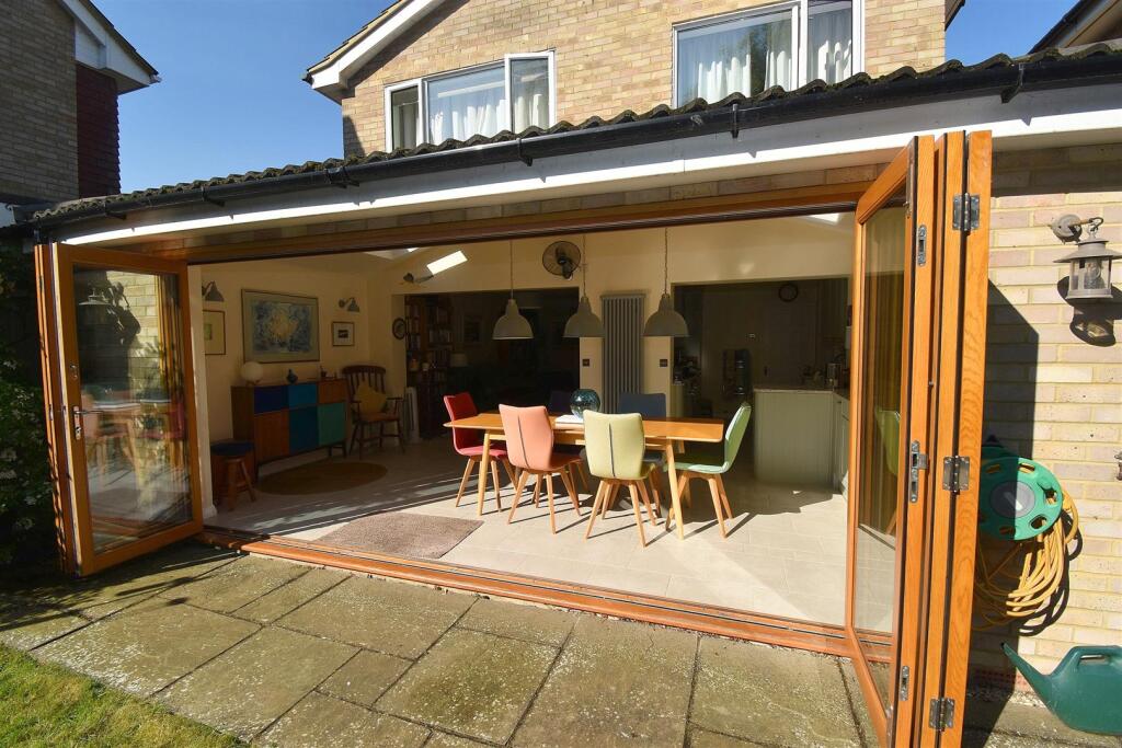 DSC_0025 (Custom).JPG