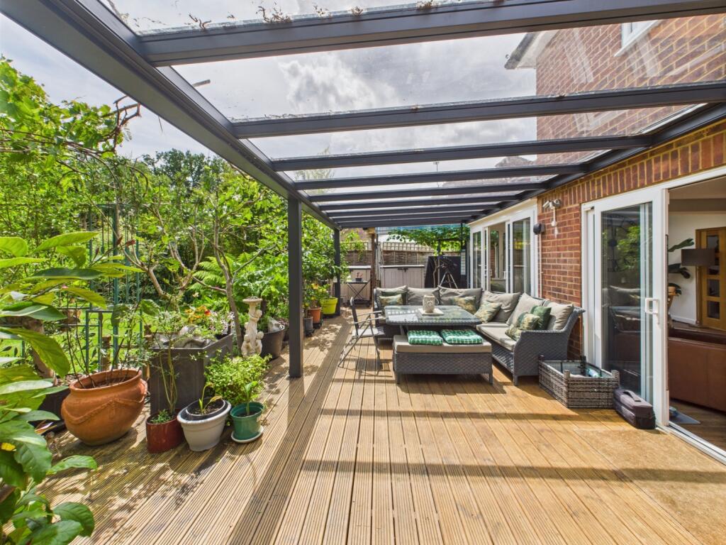 CAM03151G0-PR0045-STILL015