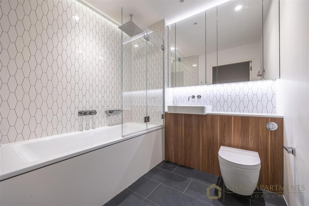 bath-room-Televisioncenter-Wood-Crescent-W12-jpg