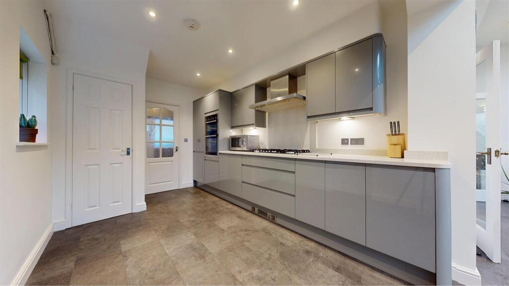 Eagle Crescent Kitchen