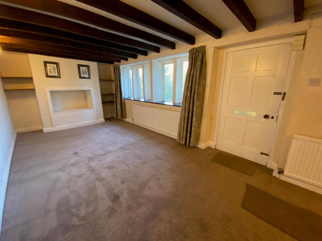 LOUNGE 1.jpg
