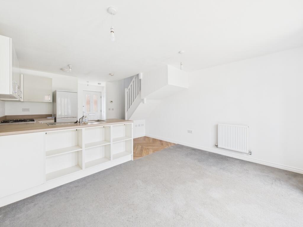 CAM04825G0-PR0014-STILL008