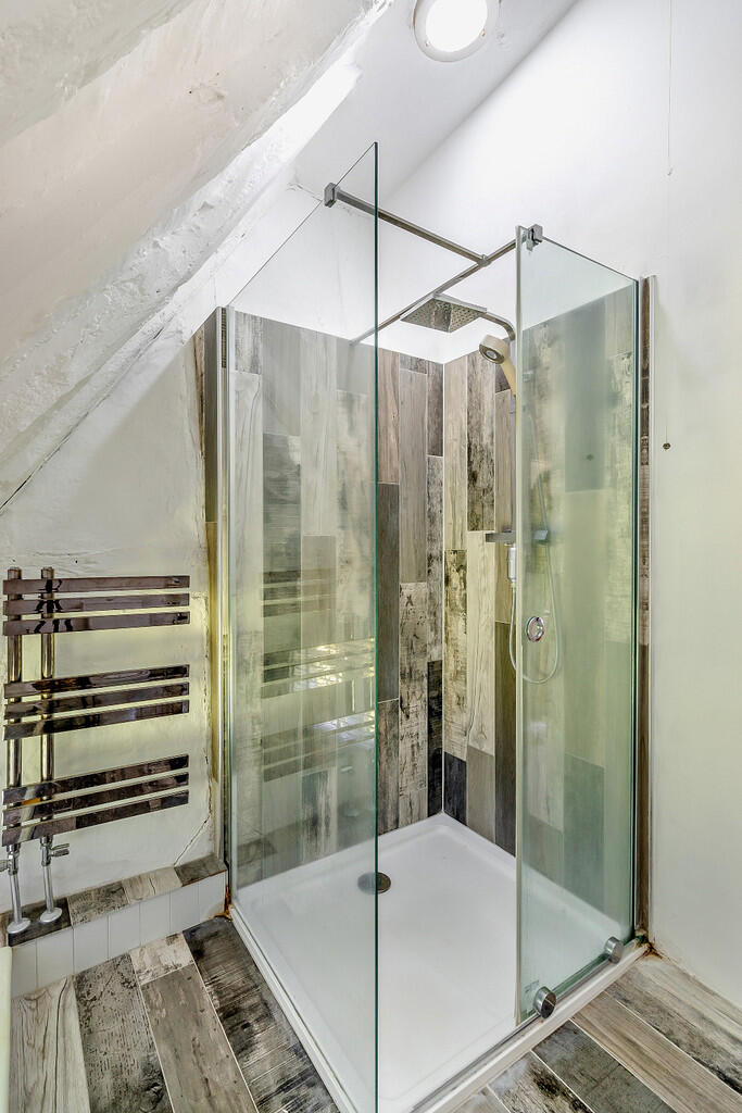 8648450-interior2...