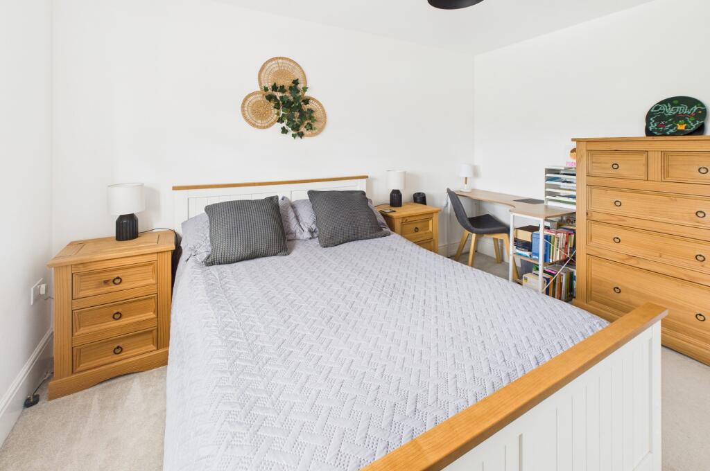 CAM02519G0-PR0342-STILL005