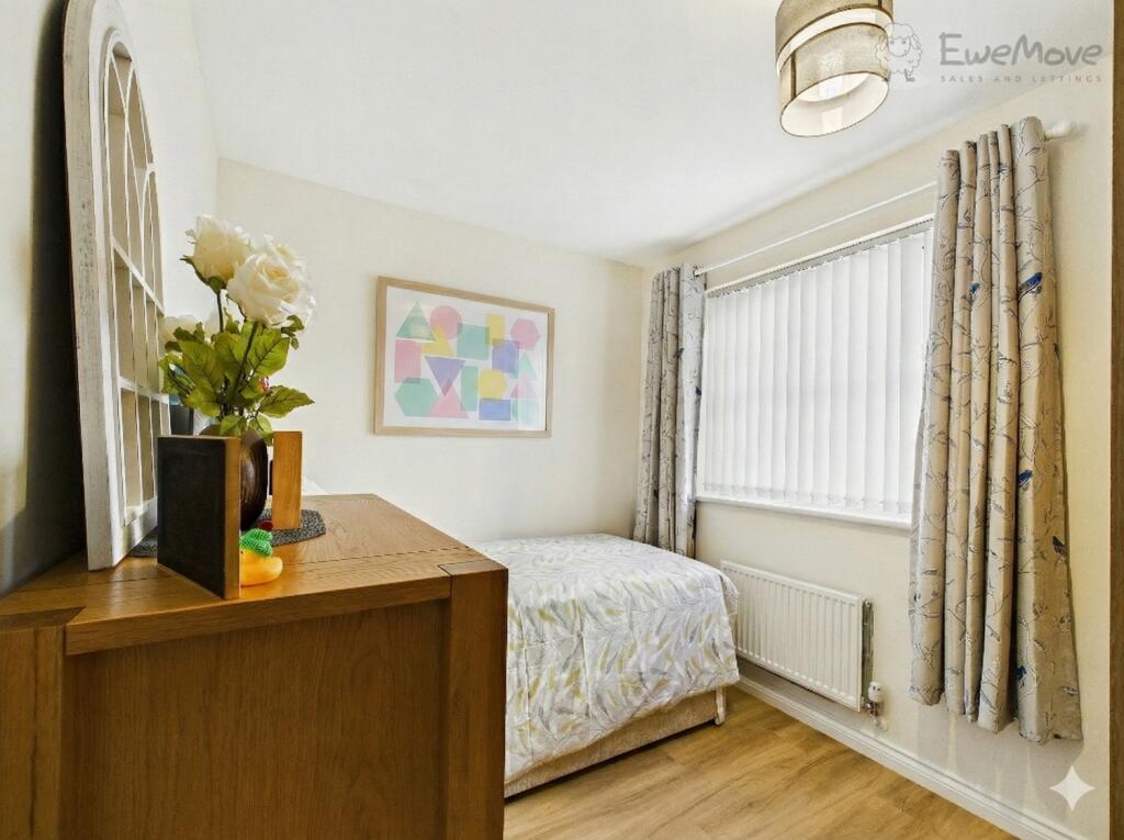 EWEMOVE SOUTH MOLTON - BEDROOM 2