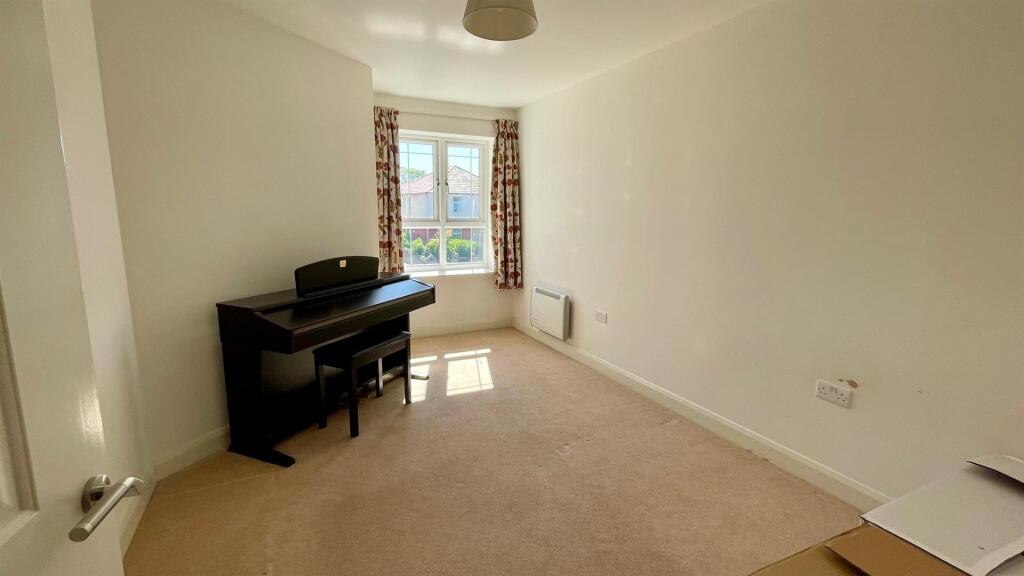 BEDROOM 2
