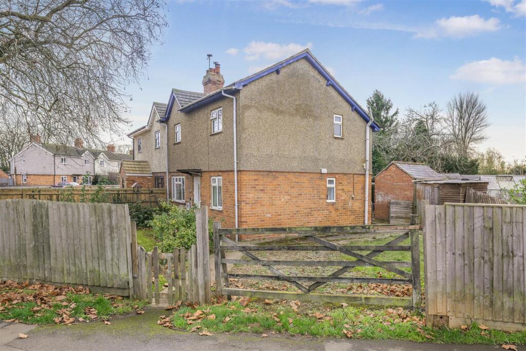 2 The Avenue, Middleton Cheney-5.jpg