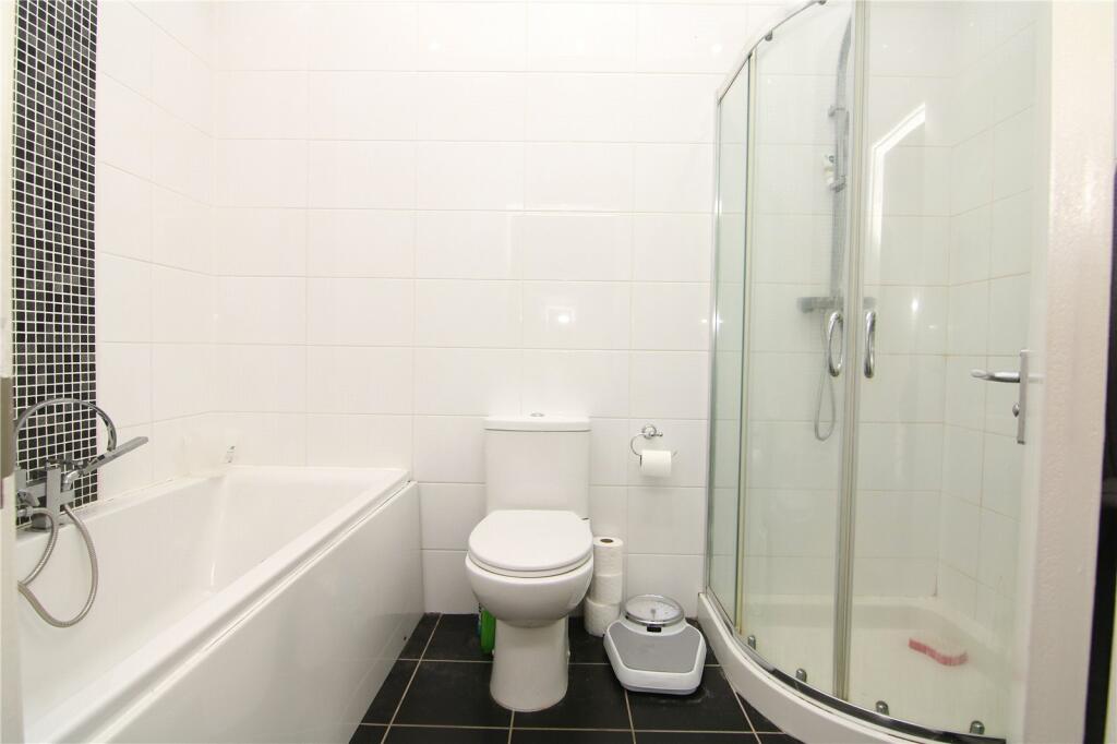 Bed 1 En-Suite