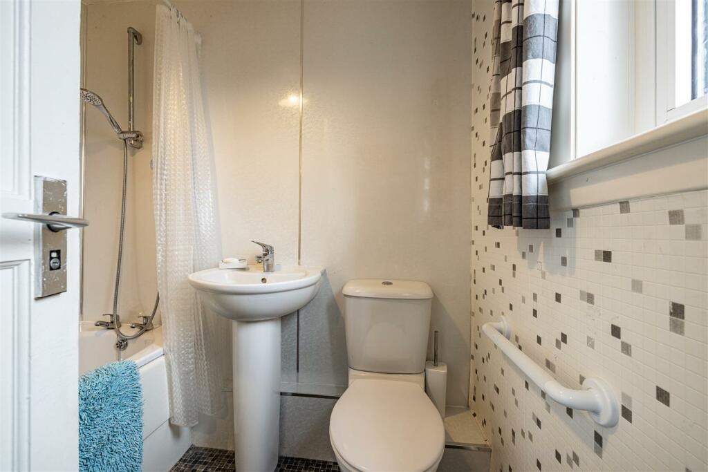 24 Roxburghe Place Newtown 13.JPG