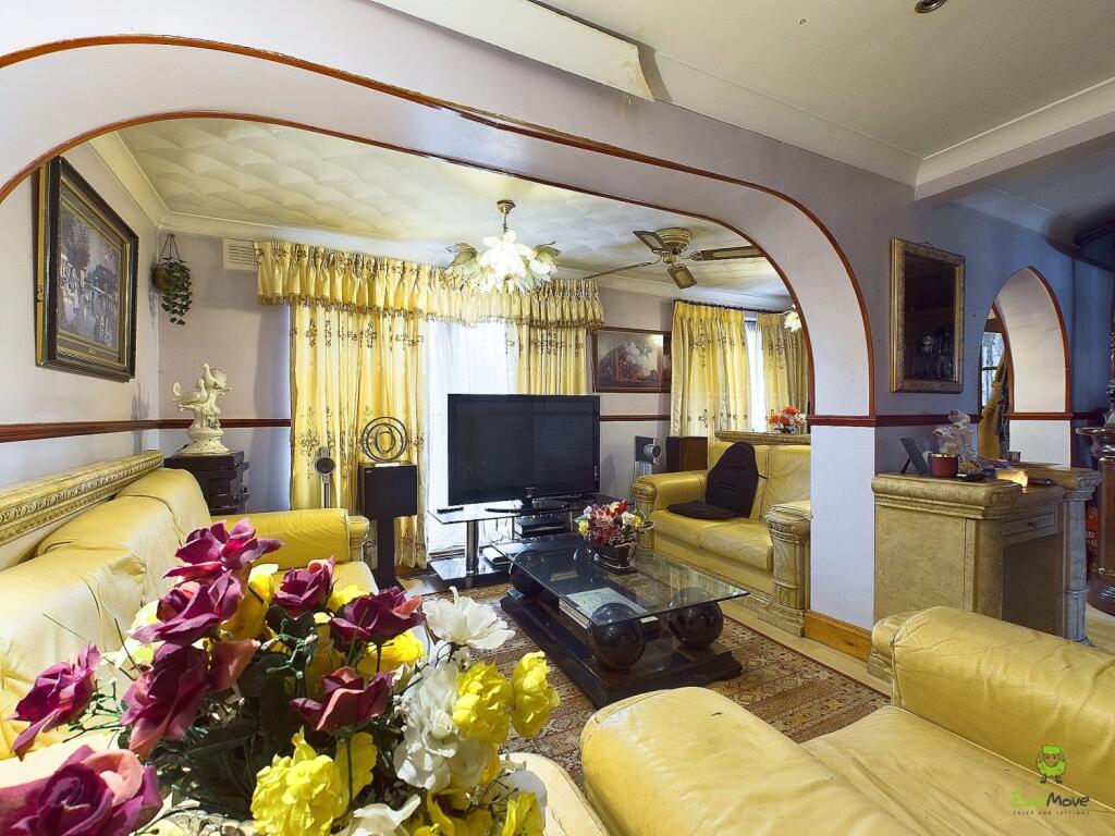 CAM04399G0-PR0023-STILL009