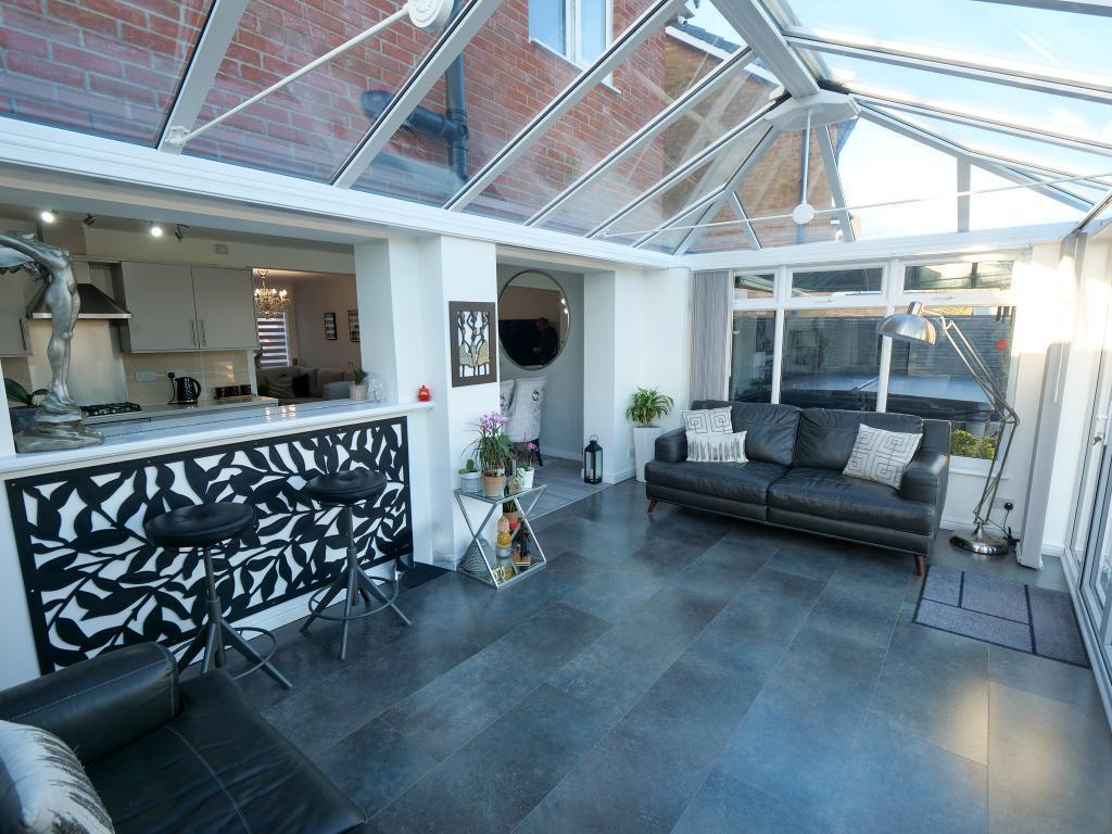 Conservatory Dual Aspect