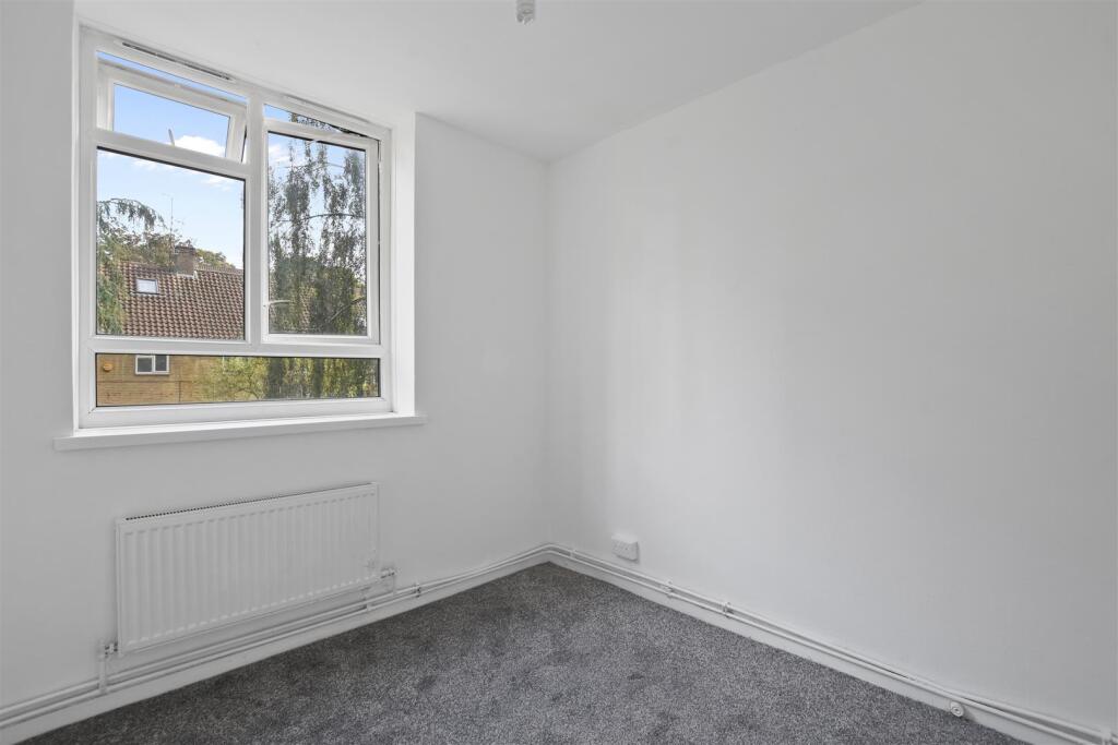 04-6699GCPMSC - 60 Dobson Close - Bedroom 3 -Origi