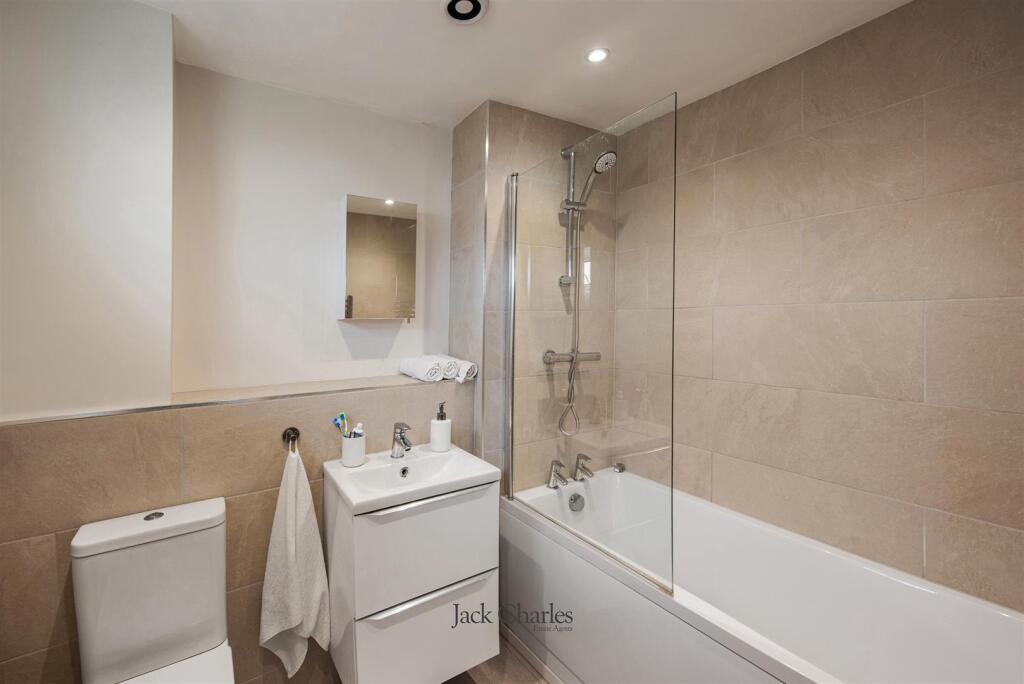 8 Twyford Rd, TN11 0HJ 013.jpg