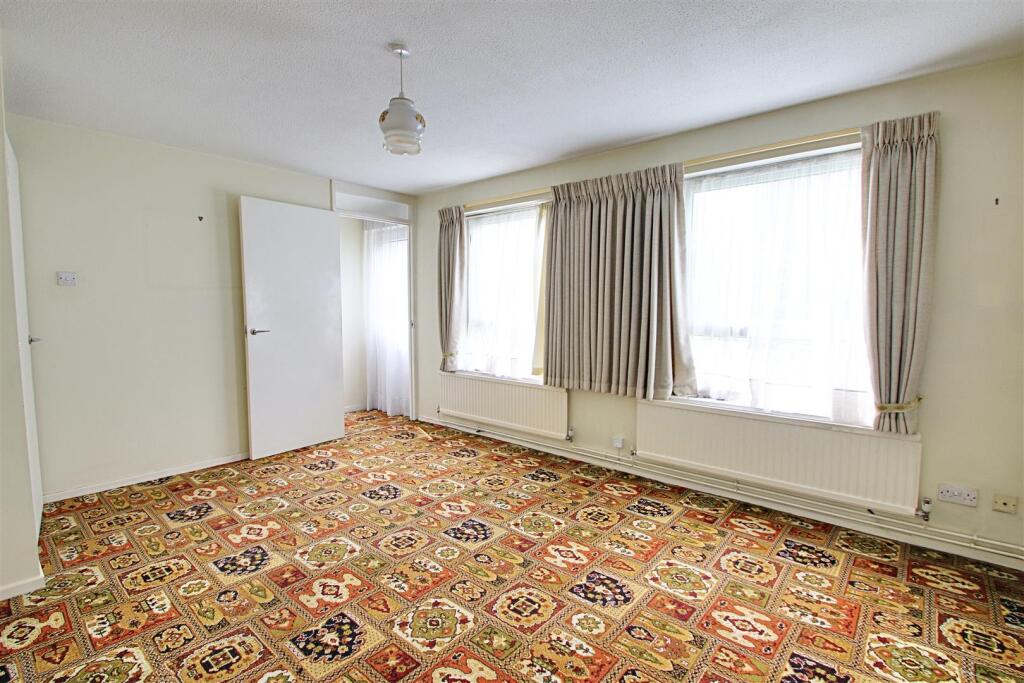 Living Room 2.jpg