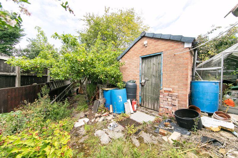 Outbuilding &amp; garden rear