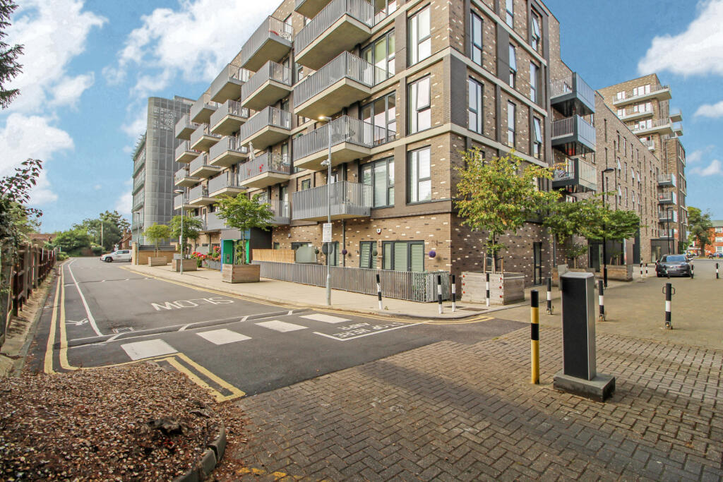 One Bedroom 3rd Floor Flat To Rent