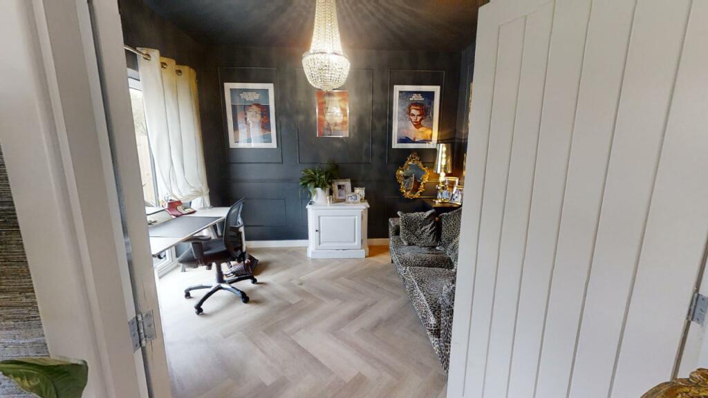 HomeDaze-Presents-Singleton-Drive-M25-5-BED-MODERN