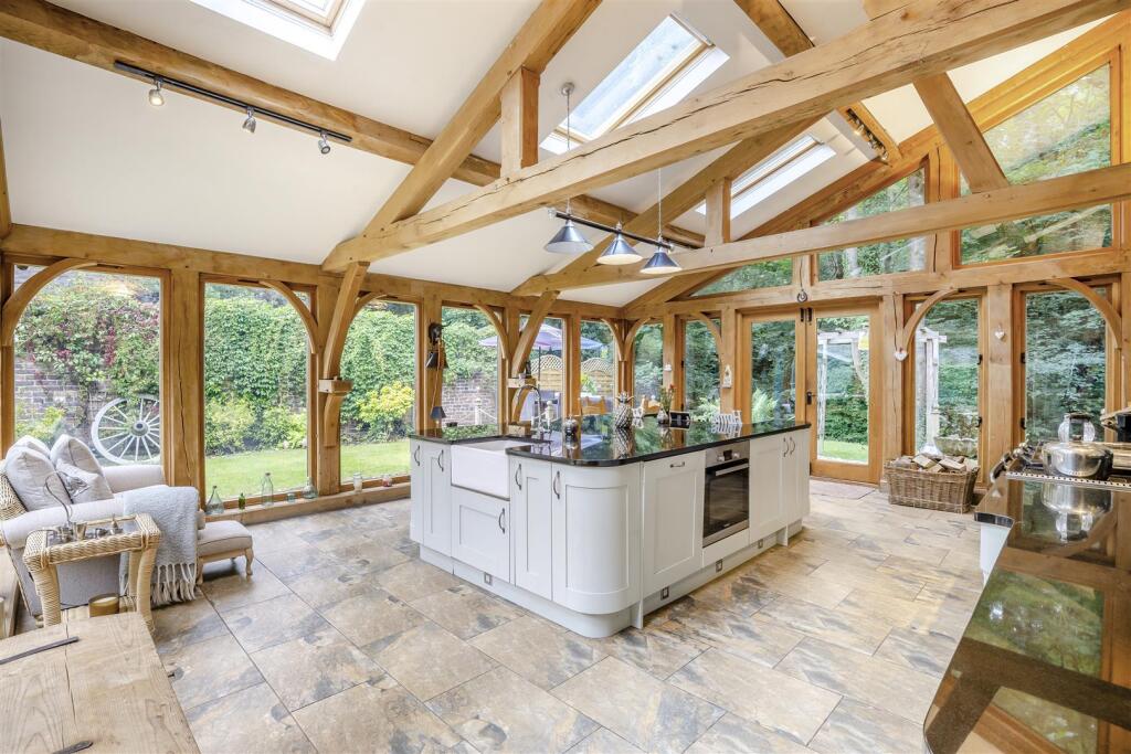 KITCHEN / DINER / SITTING ROOM