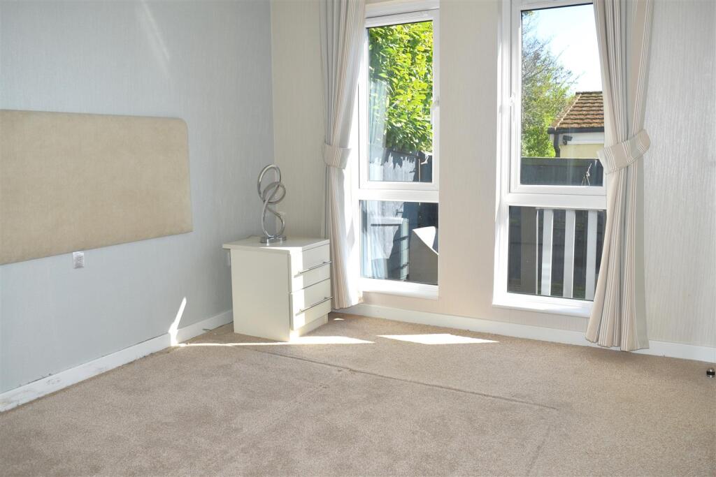 DOUBLE BEDROOM