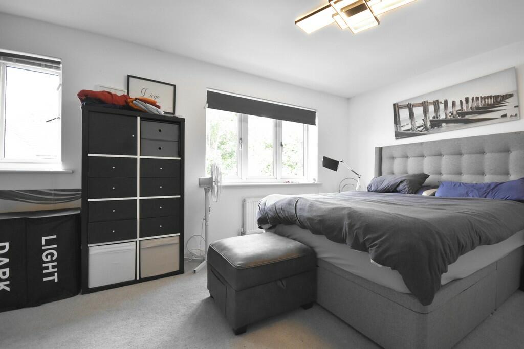 Bedroom 1-min