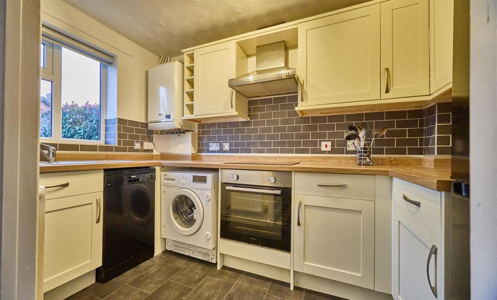 Fitted Kitchen to Front