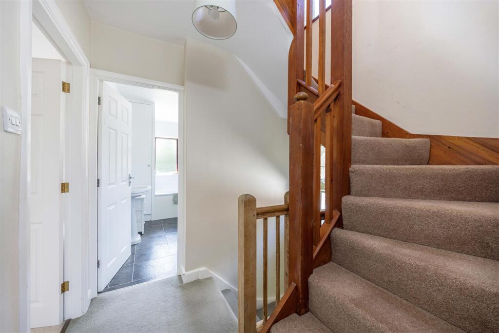 33 Irwin Road Guildford GU2 7PW-27.jpg