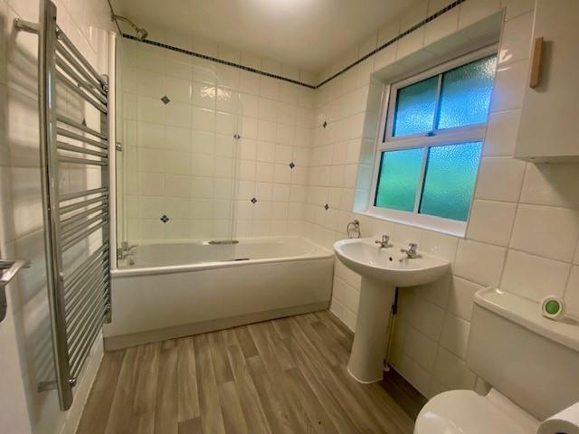 7 Queensbury Place bathroom.jpg