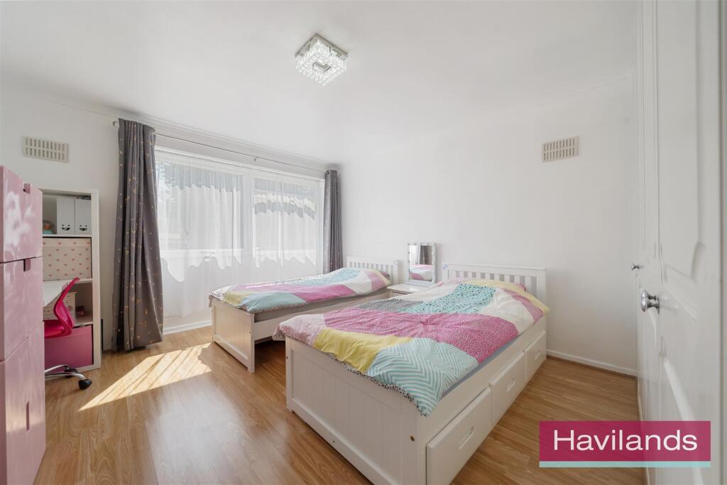 Adamsrill Close-1.jpg